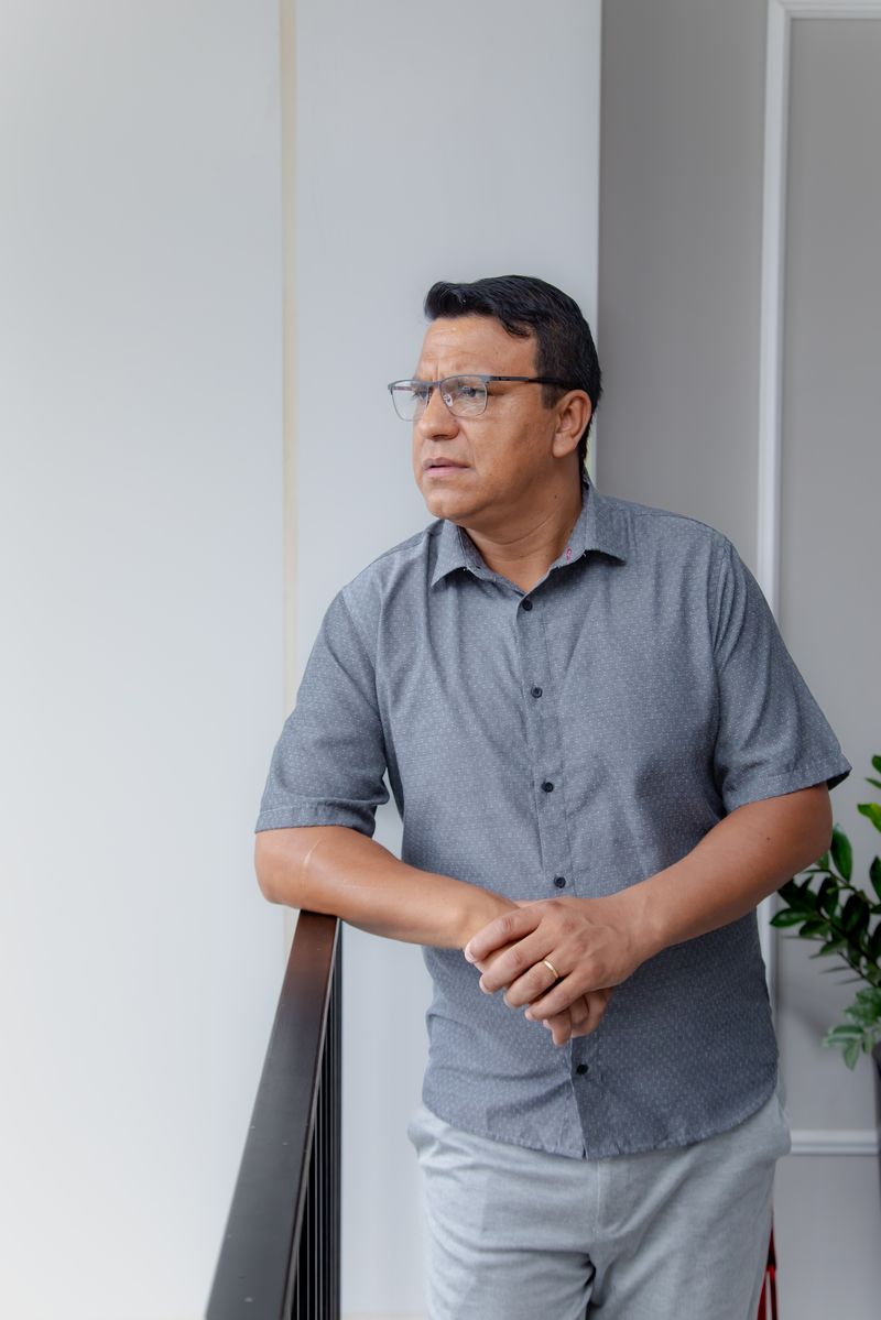 Marcos Sales em sessão terapêutica presencial